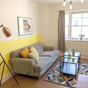  Apartment Koala & Tree - Renovated 2 Bed In Centre - Short Lets & Serviced